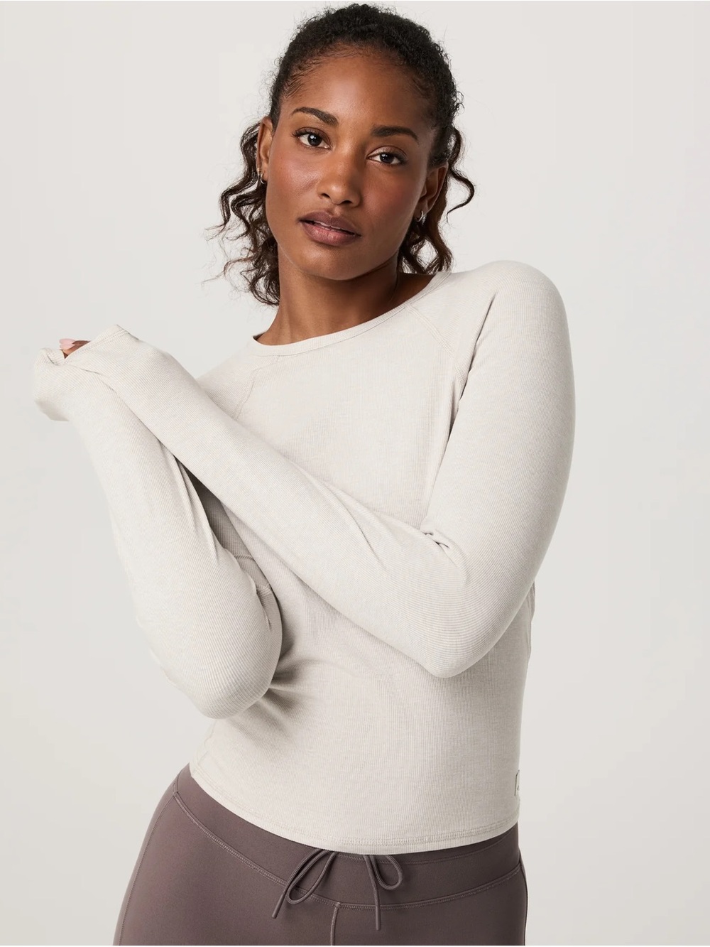Vuori Long-Sleeve Pose Crewneck Top in Ecru Heather Size Medium